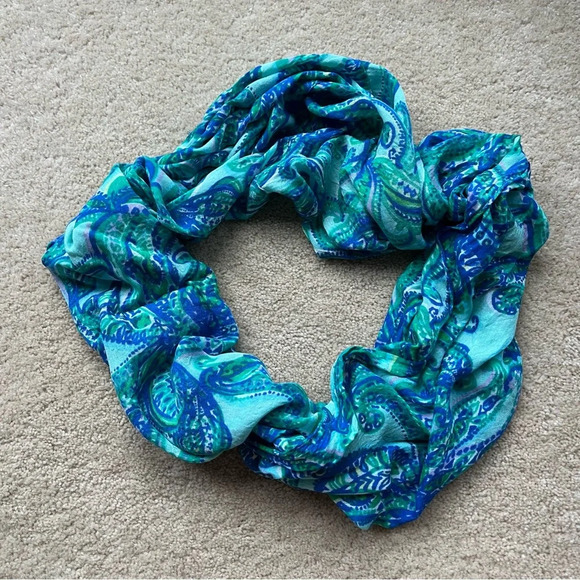 Lilly Pulitzer Women’s Green & Blue Multicolor Infinity Loop Scarf - EUC - Rayon - Picture 1 of 6